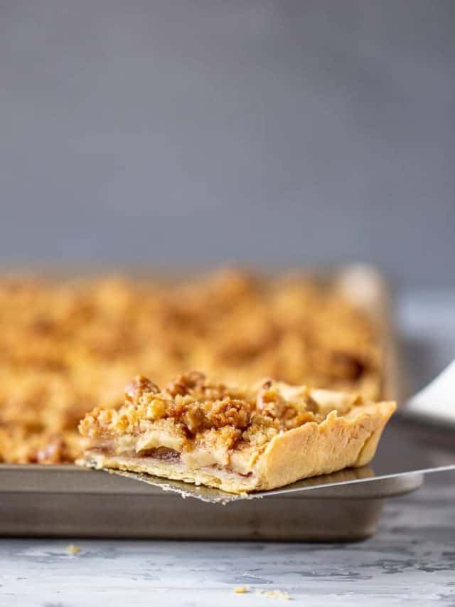 Perfect Caramel Apple Slab Pie