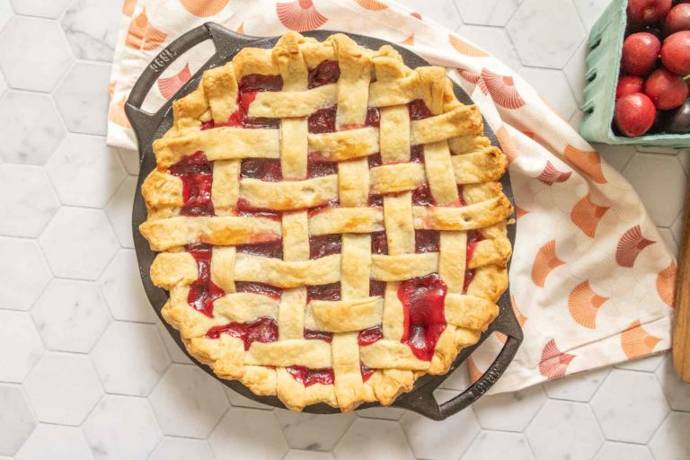 Homemade Cherry Pie - stetted